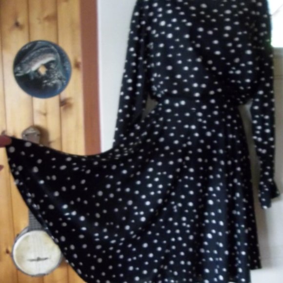 MICHEL Polka-Dot Black and White Skirt and Top, MOP Buttons, Vintage 1980's Set - Picture 4 of 5